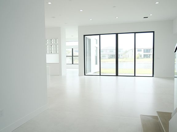 5th image of 9516 Riverside Park Drive