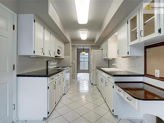 5th image of 6503 W 87th St