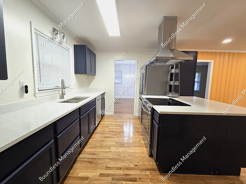 Washington Manor — Photo 2