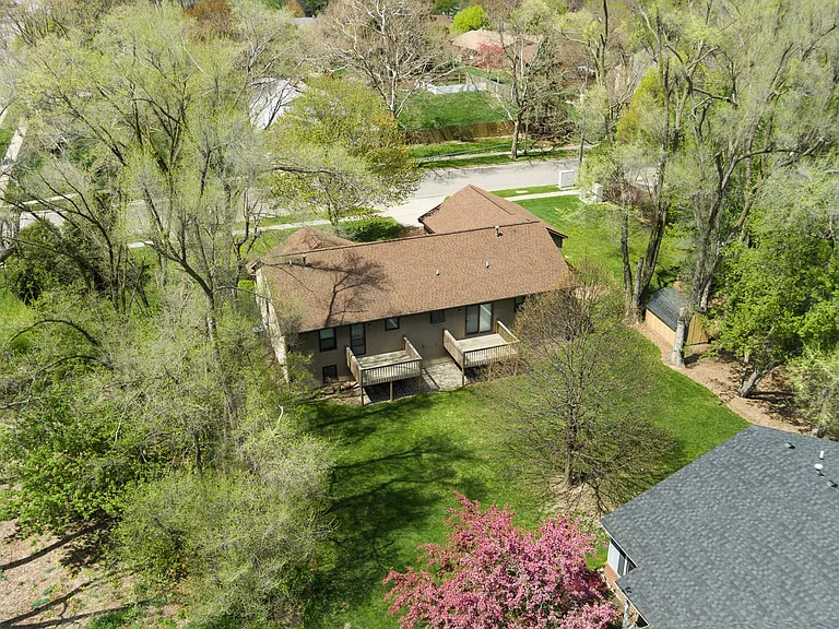 1220 Worcester Dr NE — Photo 4