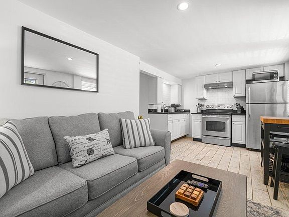 2nd image of 1209 S Gunby Ave #2