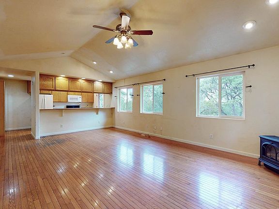 3rd image of 10416 Crowsnest Ln