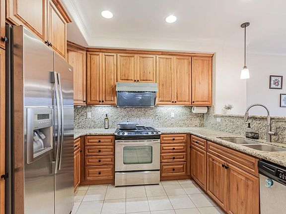 5th image of 2881 Meridian Ave Unit 256