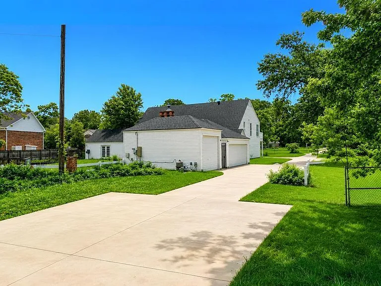 4409 Hillbrook Dr — Photo 44