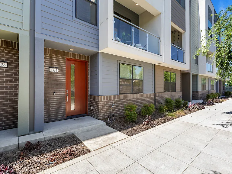 1324 C St — Photo 3