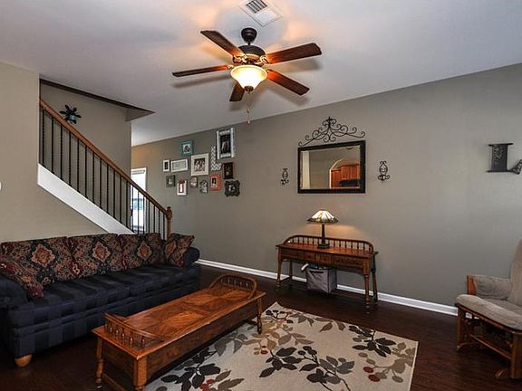 5th image of 223 Ascott Ln