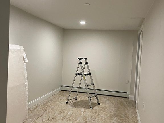 5th image of 4822 Barnes Ave #B