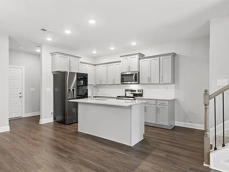 550 Twyla Dr — Photo 6