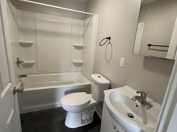 5th image of 3420 Oxford St APT 4