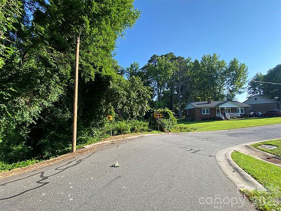 3rd image of 142 Paddington Dr SW