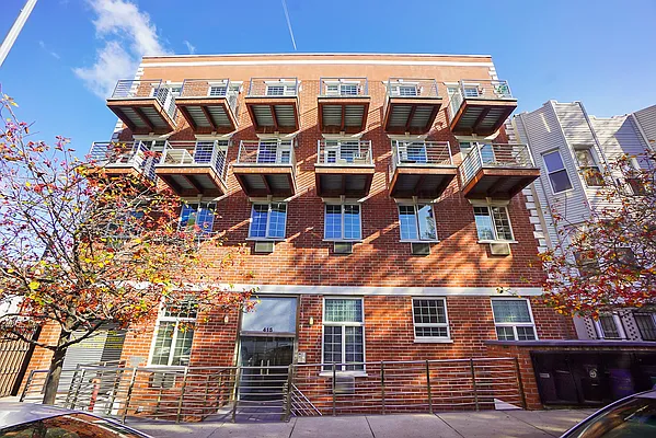 Sold by REMAX Elite | media 10