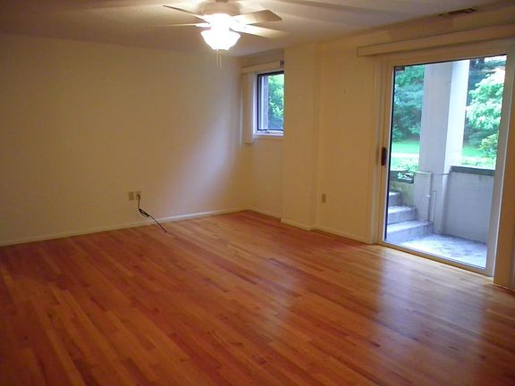 2nd image of 14 Bourbon St APT 27