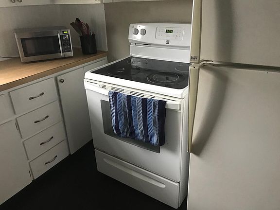 5th image of 2606 Hirsch Ave