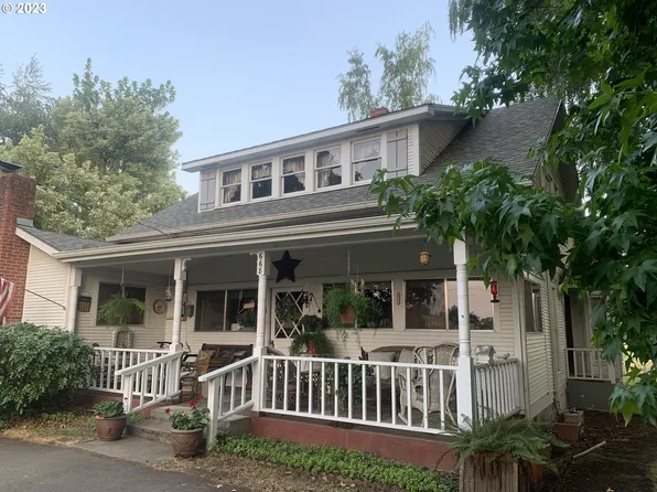 668 Winston Section Rd, Winston, OR 97496