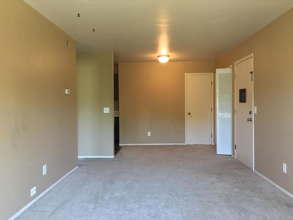 1st image of 8719 Meadowbrook Dr APT 6