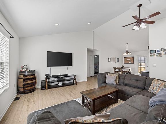 2nd image of 20999 Lacombe Rd