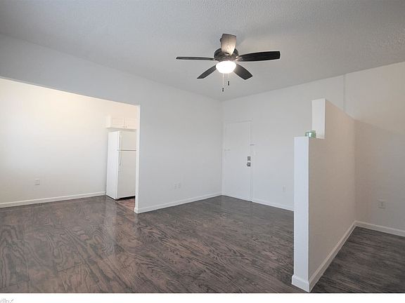 3rd image of 1017 Jefferson Ave APT 202