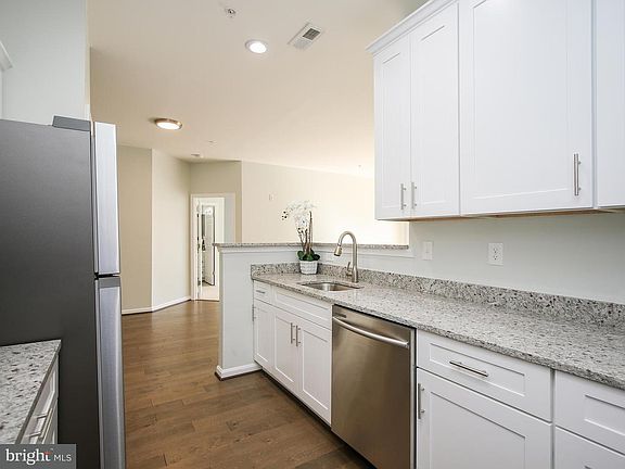 4th image of 3507 Piney Woods Pl APT B002