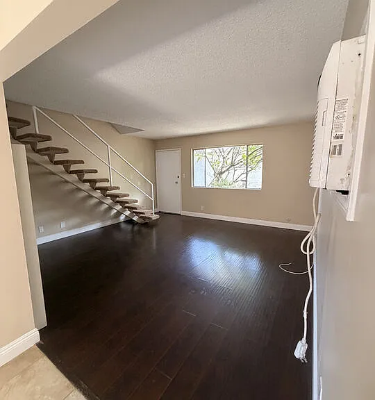 6233 Clybourn Ave — Photo 5