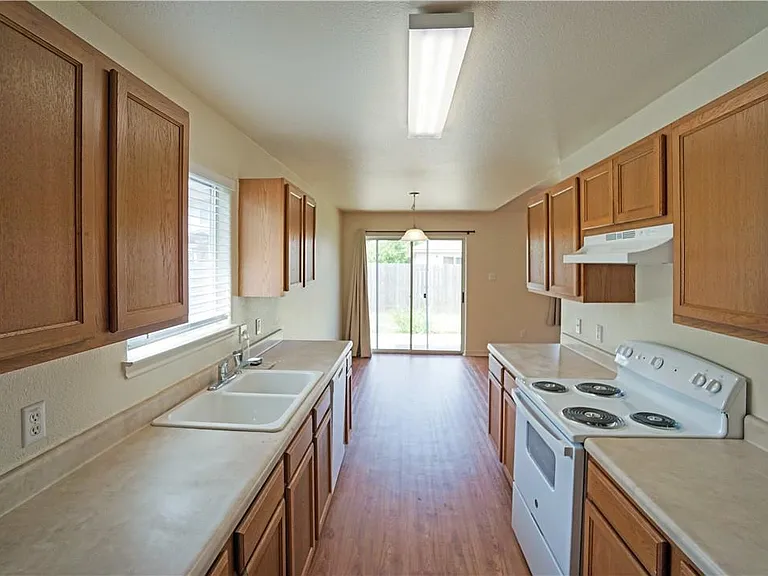 2903 Don Hill Ln — Photo 6