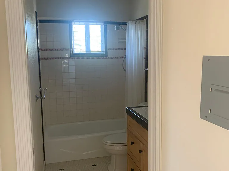 762 High St #B — Photo 9