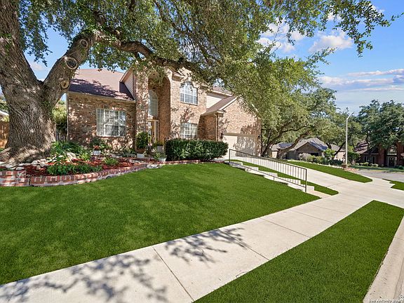 2nd image of 1300 BLACK OAK