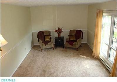 5th image of 422 Carolann Ave