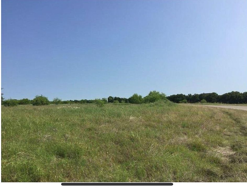 2nd image of 695 Post Oak Rd