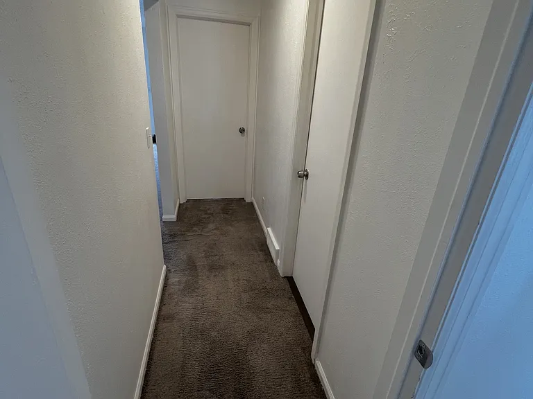 5560 Cresthaven Ln #B — Photo 10