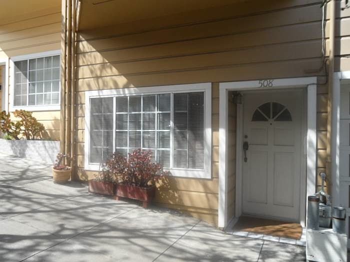 Exterior / Entrance