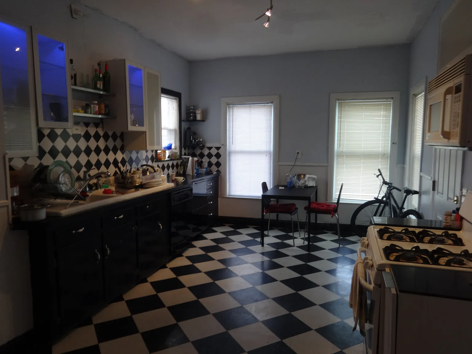 1 bed, 900 sqft, $2,000 — Photo 4