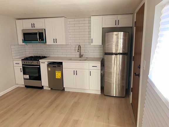 ALL KITCHEN AMENETIES INCLUDED