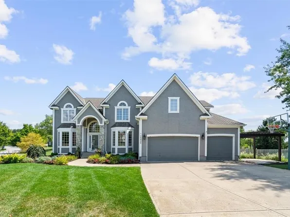 15825 S Hallet St, Olathe, KS 66062