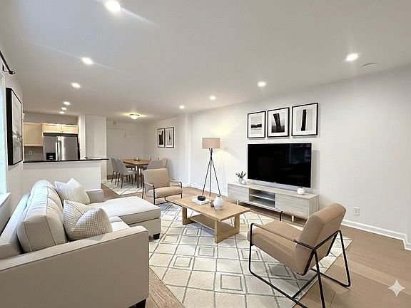 3rd image of 400 Park Pl APT 2C