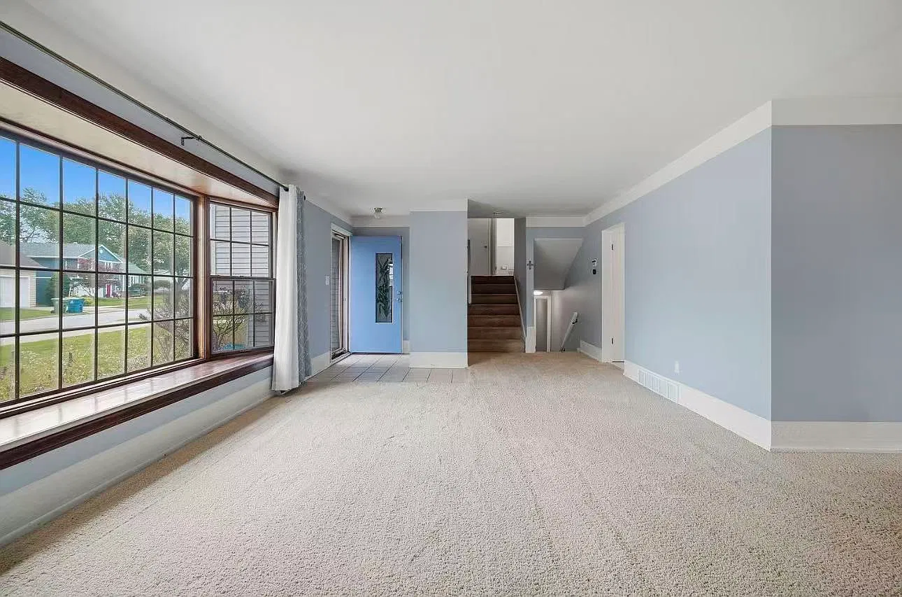 4 bed, 2321 sqft, $2,350 — Photo 3