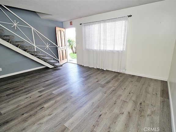 4th image of 414 E 98th St #B
