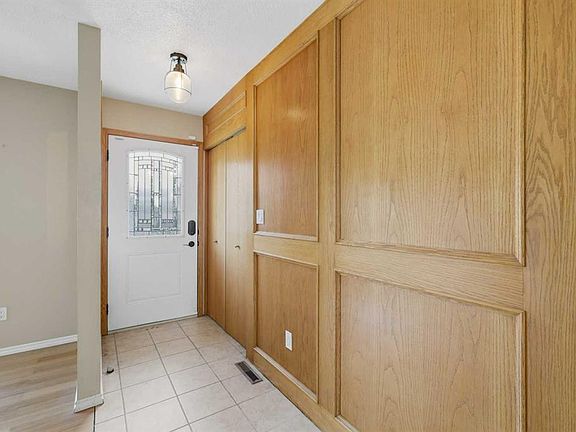 3rd image of 6124 S Hamilton Dr