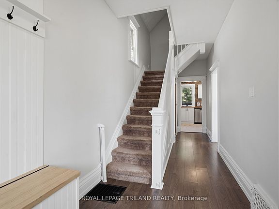 4th image of 54 Hume St
