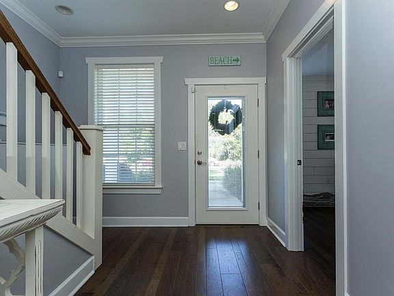 3rd image of 826 9th Ave N