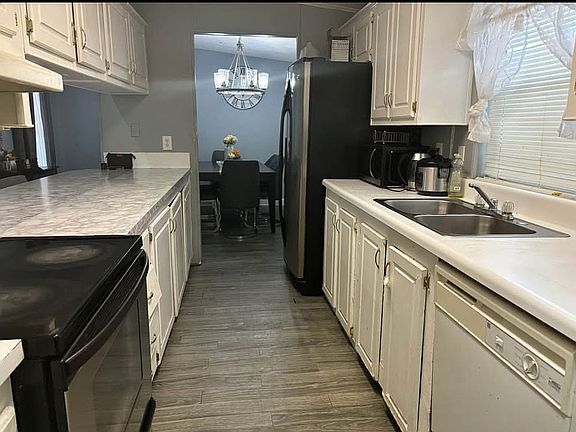 3rd image of 4013 Canary Palm Cir