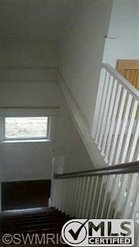 Neat stair well to upper level.
