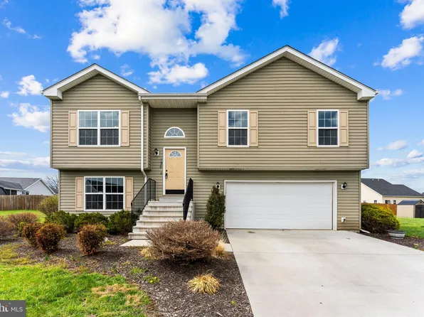 126 Invasion Ct, Bunker Hill, WV 25413