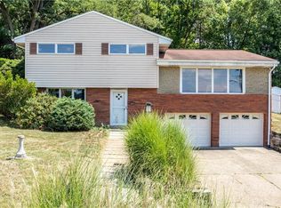 5975 Bethel Park Dr, Bethel Park, PA 15102