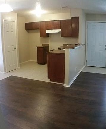 4th image of 823 Taulbee Ln APT A