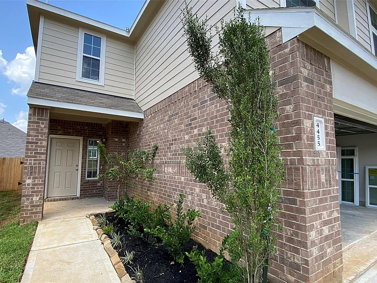 4455 Eveslage Ln — Photo 3