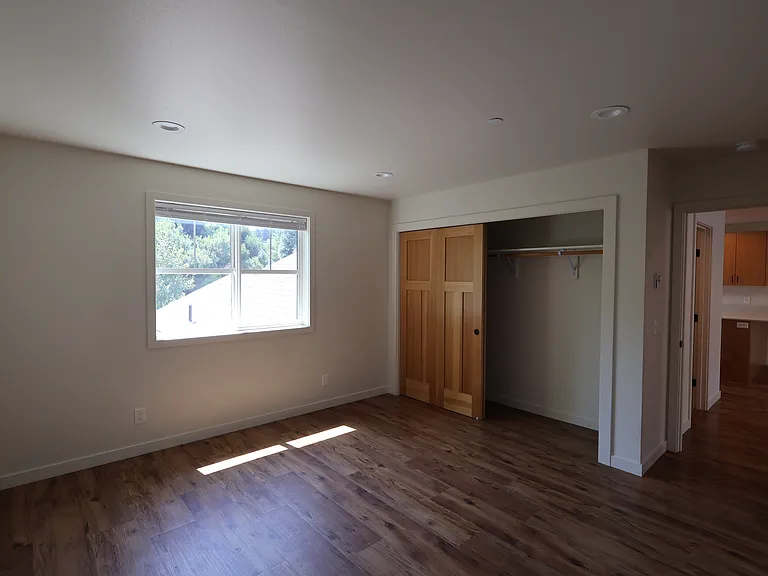 805 Donovan Ave — Photo 9