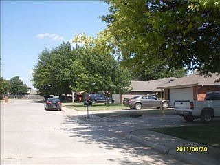 4th image of 105 W Parkland Dr