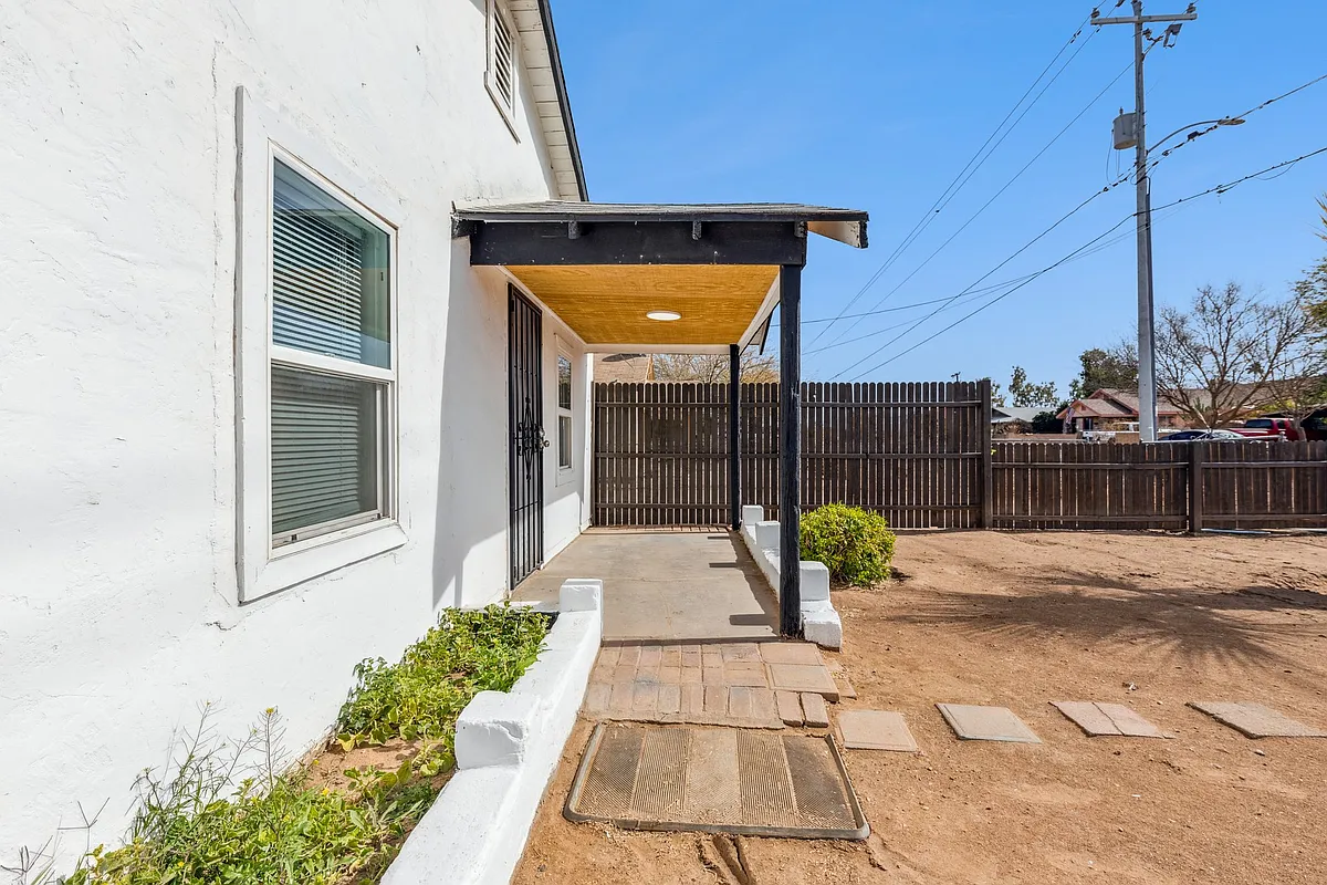 Porch - 416 W 9th St #1