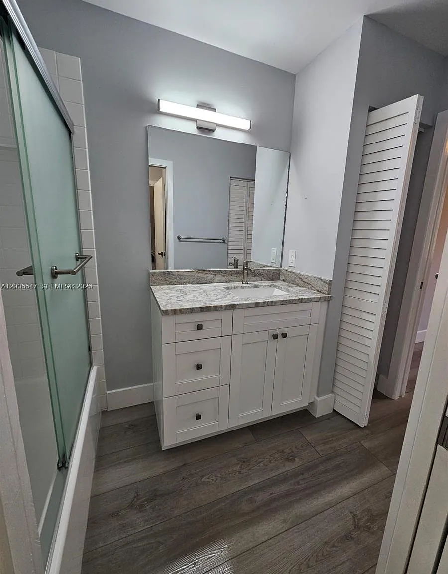 Images At Pembroke Pointe — Photo 3
