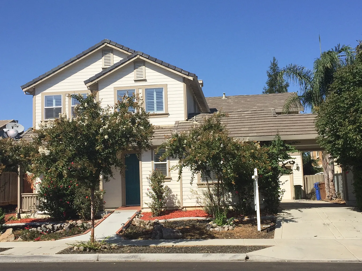 161 Continente Ave photo 1